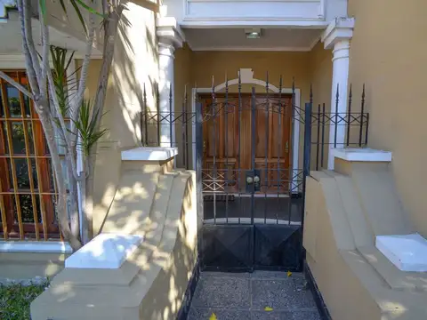 Casa Venta 4 dormitorios/ cochera/Barrio Candioti