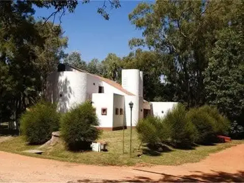 CASA EN DOS PLANTAS Y SUBSUELO EN BARRIO CERRADO 