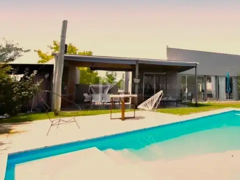 Casa 4 ambientes con 3 baños