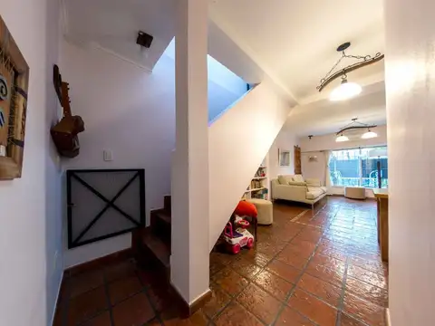 Casa 5 ambientes con 2 baños