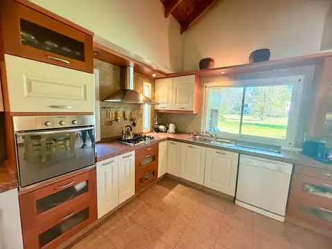 Casa en Alquiler con 5 cocheras