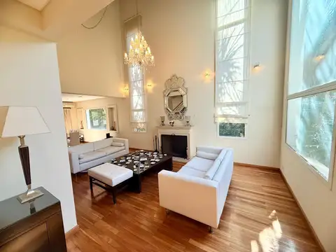 Casa 7 ambientes con 4 baños