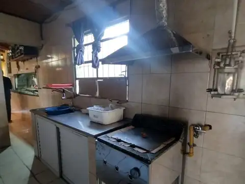 Alquiler de Fondo de Comercio / Parrilla Equipada
