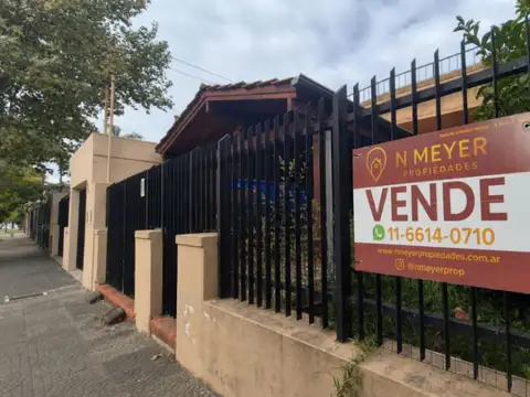 Casa en venta c/ cochera en Villa Ballester