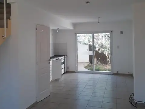 Depto Tipo Casa 4 ambientes con 1 baño