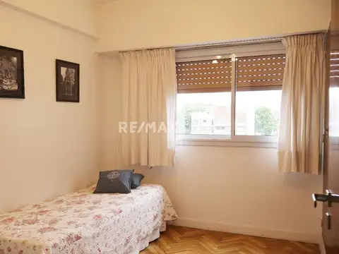 VENTA DPTO. FLORES 3 AMBIENTES CON DEPENDENCIA.
