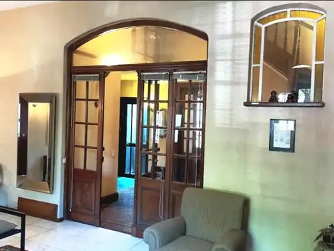 Casa en Alquiler con 2 cocheras