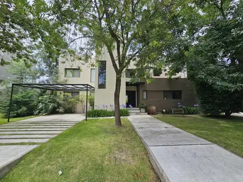 CASA EN ALQUILER CON 5 AMBIENTES, EN SANTA ANA MORENO