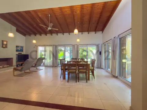 Casa en Venta en City Bell, USD 280.000