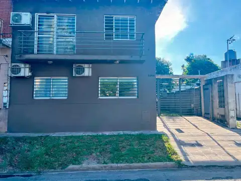 Depto de dos ambientes al frente con balcon. OPORTUNIDAD