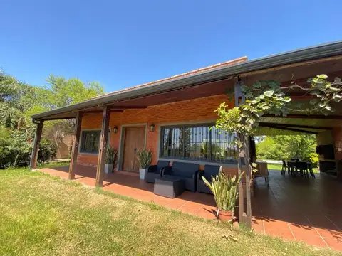 CASA DE DOS DORM. CON PILETA EN LOMAS DE SAN JOSE