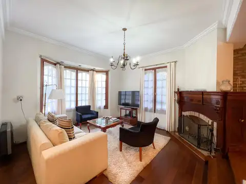 Casa en Venta con 2 cocheras