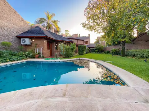 Casa 3 dormitorios, terreno 760 m2, pileta y quincho, Fisherton