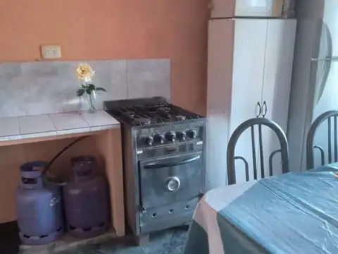Casa 2 ambientes con 1 baño