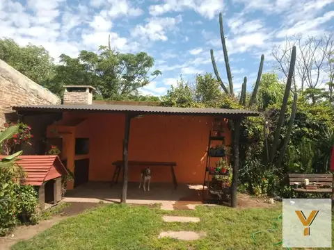 Casa en venta - 2 Dormitorios 2 Baños - Chivilcoy