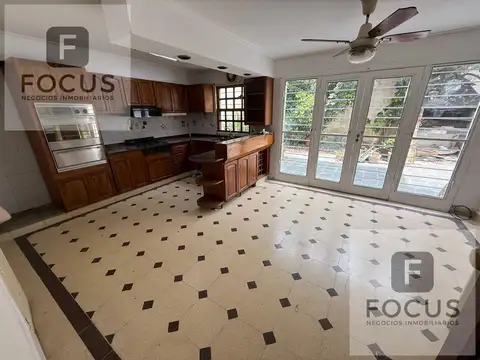 Casa 5 ambientes con 2 baños