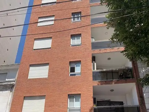 PISO 4 AMBIENTES CON COCHERA 