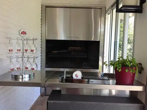 Casa en Alquiler con 1 cochera