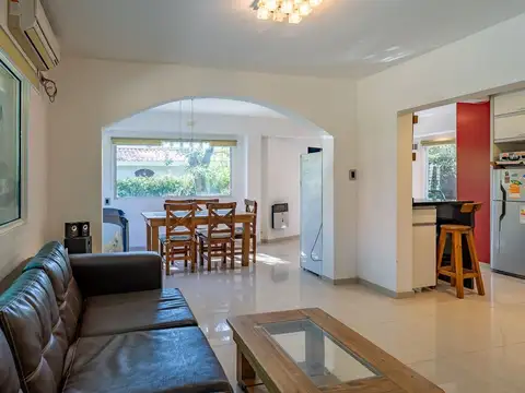 CASA EN VENTA EN FUNES 3 DORMITORIOS ZONA ARBOLADA