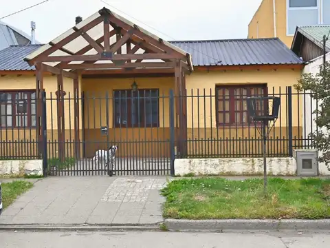 Casa 3 Dormitorios Quincho con Parrilla y patio