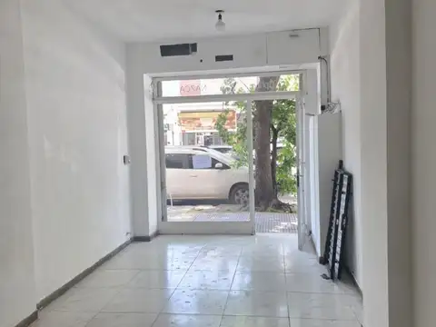 Local comercial en pleno barrio de Flores 
