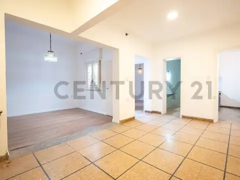 Ph de 2 dormitorios con patio  en venta  en La Plata