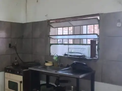 Casa 4 ambientes con 1 baño