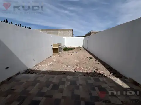 DUPLEX EN VENTA EN BARRIO PERTICONE DE CENTENARIO