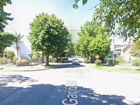 Casa en alquiler - 3 Dormitorios 2 Baños - Manuel B. Gonnet