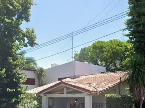 Casa en alquiler - 3 Dormitorios 2 Baños - Manuel B. Gonnet