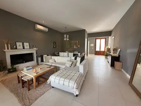 Barbarita, casa con excelente ubicación.