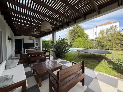 Casa 6 ambientes con 3 baños