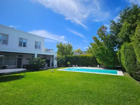 Casa interna con inmejorable ubicación en Barbarita, Bancalari