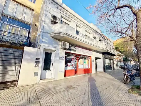 VENTA PH 4 AMBIENTES CON TERRAZA PROPIA y QUINCHO EN PARQUE CHAS
