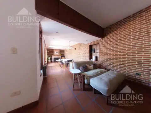 Casa 6 ambientes con 3 baños