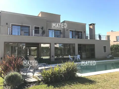 CUATRO DORMITORIOS / ESTUDIO / QUINCHO CERRADO 