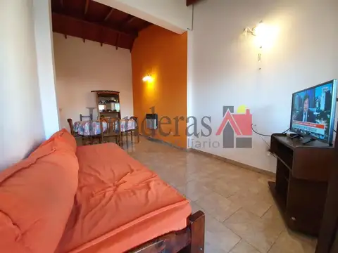 VENTA EN BLOCK - Casa 4 amb. y Casa 3 amb. sobre lote propio - Tres cuadras del mar