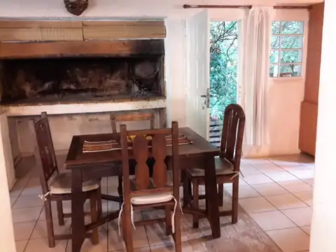 Casa 7 ambientes con 2 baños