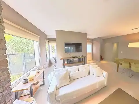 Casa 6 ambientes con 4 baños