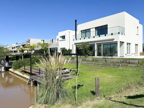CASA EN VENTA EL YACHT 7 AMB AL RIO