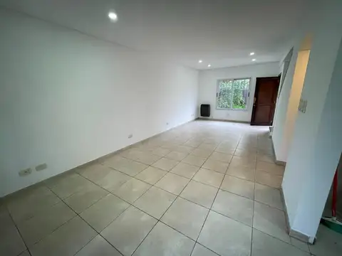 Casa en Alquiler con 1 cochera