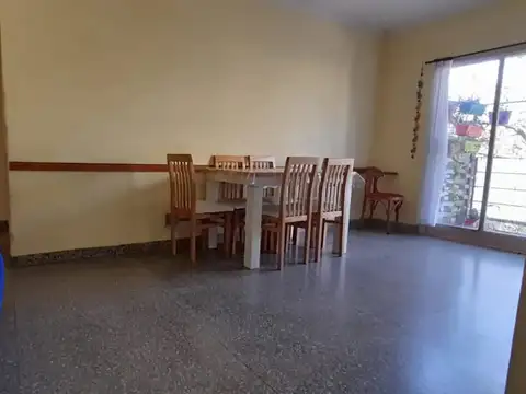 Departamento 3 ambientes (por escalera)  en venta  -Zona Boe