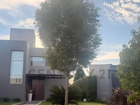 av padre luchesse 2000, Piso 0