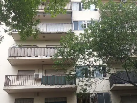 ALQUILER ALMAGRO - 2 AMB AL FRENTE BALCÓN IMPECABLE