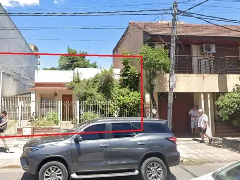Excelente inmueble comercial sobre Av. 25 de Mayo.