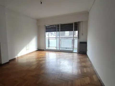 Piso de  4 amb Frente Balcón- Caballito