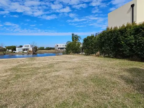 ACCESO A EL CANTON 100