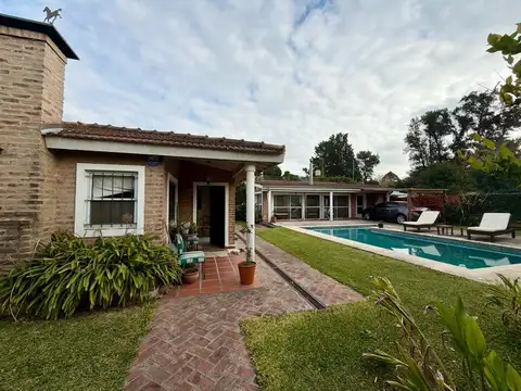 Chalet en venta con CANCHA DE PADEL quincho y pileta!