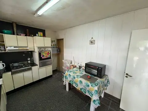 Casa 4 Ambientes Lote propio con Amplio Patio
