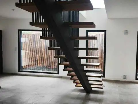 Depto Tipo Casa 6 ambientes con 2 baños